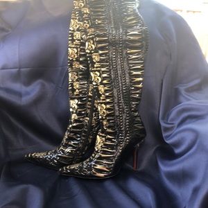 Thigh high Apple bottom boots.